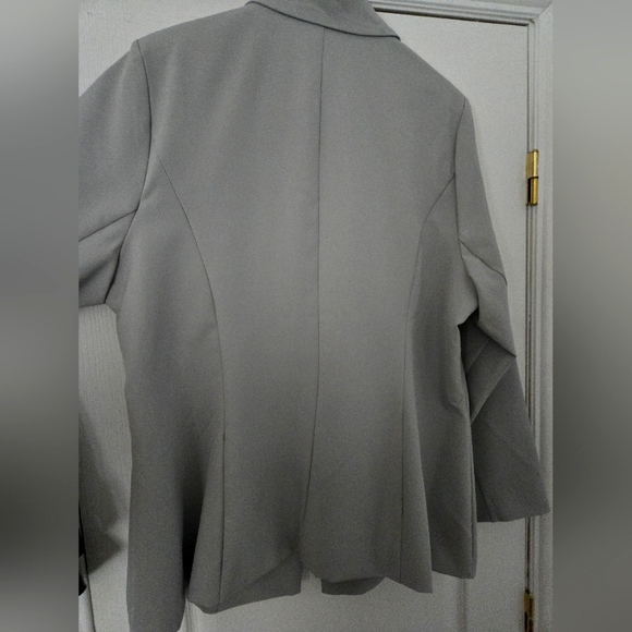 NWOT JUST FAB Light Grey Blazer, Plus Size 2X - Picture 3 of 7